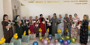 В Таджикистане в День защиты детей 758 новорождённым вручили свидетельства о рождении