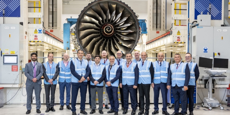 Somon Air обсудила развитие авиапарка с Rolls-Royce и UKEF