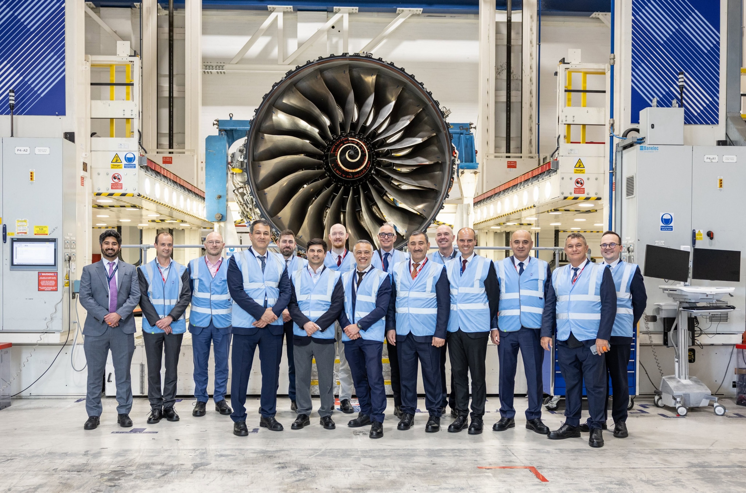 Somon Air обсудила развитие авиапарка с Rolls-Royc