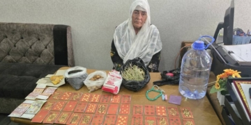 В Хатлоне задержали гадалку, оказывавшую услуги через WhatsApp
