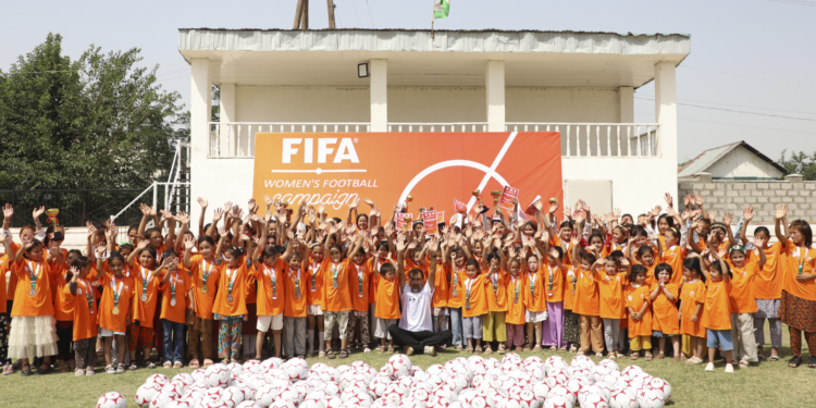 В Кубодиёне прошел фестиваль женского футбола FIFA