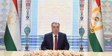 Эмомали Рахмон поздравил таджикистанцев с принятием резолюции ООН о Десятилетии мира