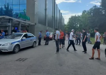 В Бишкеке оцепили 15 административных зданий после сообщений о заложенных бомбах