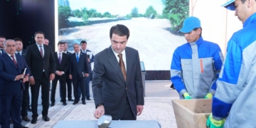 Рустам Эмомали заложил первый камень в строительство комплекса IT-Hub Dushanbe
