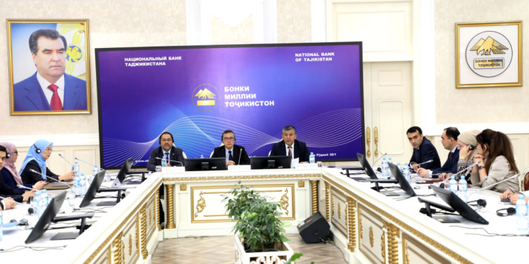 В Нацбанке Таджикистана обсудили развитие исламского страхования