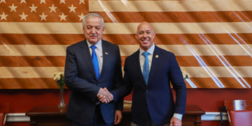 Глава МИД Таджикистана встретился с конгрессменами США