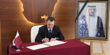 Кохир Расулзода посетил посольство Катара в связи с кончиной бывшего эмира