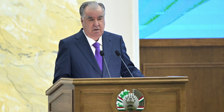 Президент Таджикистана поручил ускорить цифровизацию и укрепить правовую систему страны