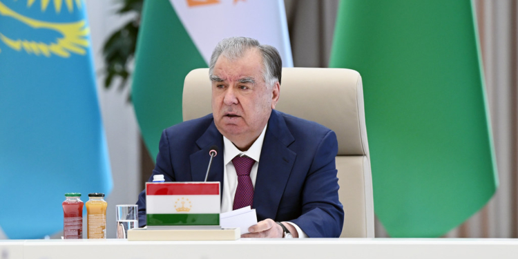 Эмомали Рахмон призвал государства региона усилить практическую реализацию совместных решений