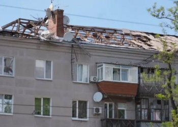 Два человека погибли при ударах по Запорожью, в Харьковской области ранены семь человек