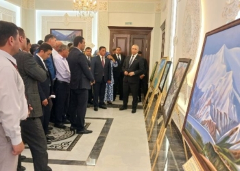 Национальный музей представил в Таджикабаде выставку о воде и ледниках