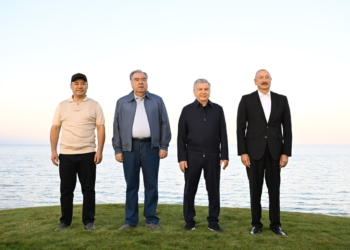 Лидеры ЦА и Азербайджана открыли гольф-клуб в Кыргызстане