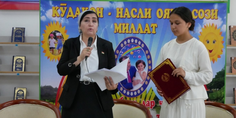В Национальной библиотеке Таджикистана начал работу клуб «Пять талантов»