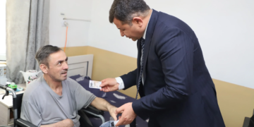 В Турсунзаде постояльцам дома-интерната вручили паспорта