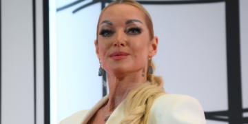 Волочкова заступилась за семью из Таджикистана, которую не посадили на рейс «Аэрофлота»