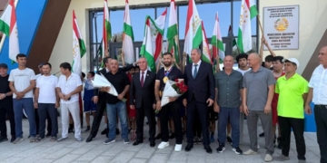 Чемпиона мира по борьбе торжественно встретили в Согде