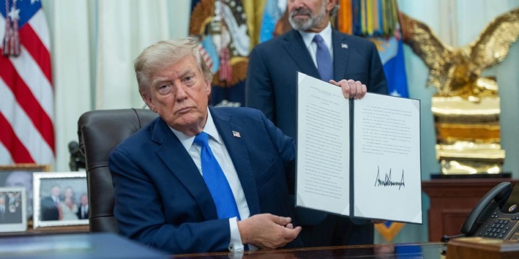 Трамп подписал указ против «родильного туризма»