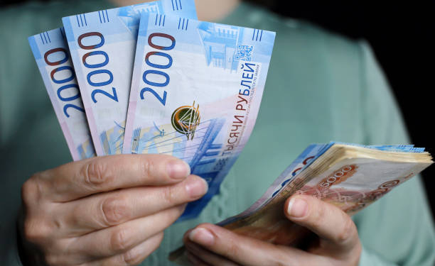 Таджикским мигрантам вернули 2,6 млн сомони зарплаты