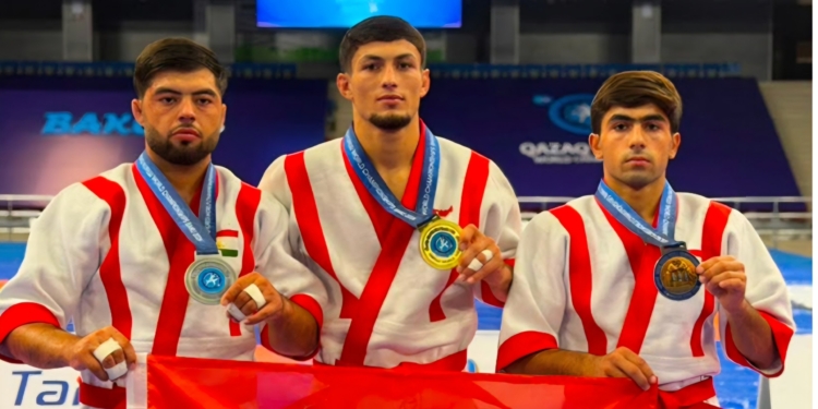 Таджикские борцы выиграли два золота и три серебра на чемпионате мира в Баку