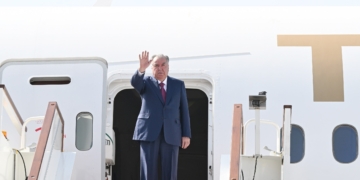 Эмомали Рахмон отбыл в Бишкек на саммит ШОС