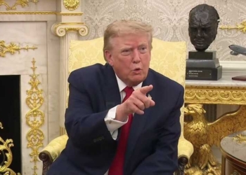 Трамп лишил CNN, MSNOW и Politico доступа в Белый дом