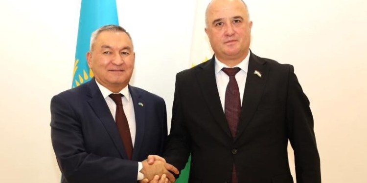 Таджикистан и Казахстан укрепляют межпарламентские связи