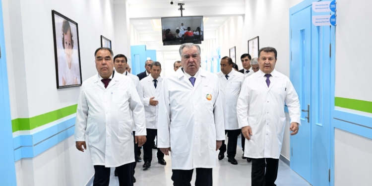 Эмомали Рахмон открыл новые объекты в Согдийской области