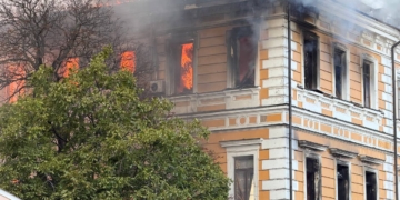 В Киеве после попадания российского беспилотника в здание НАН произошёл пожар