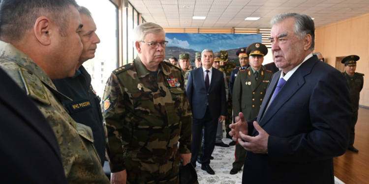 Эмомали Рахмон ознакомился с ходом учений ОДКБ «Скала-2026»