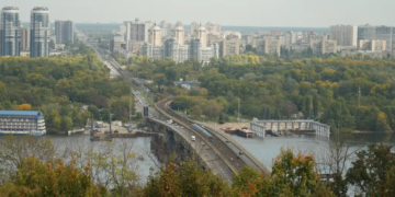 При ракетном ударе по Киеву погибла 21-летняя девушка