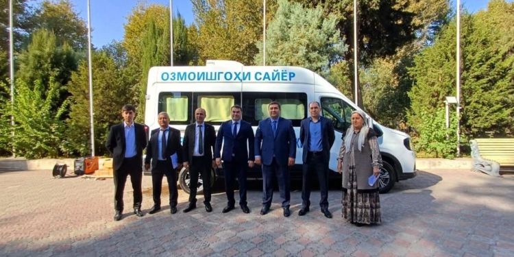 В Таджикистане передали мобильную лабораторию для проверки качества воды