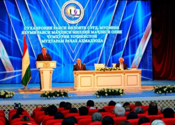 В Худжанде проходит семинар молодых писателей