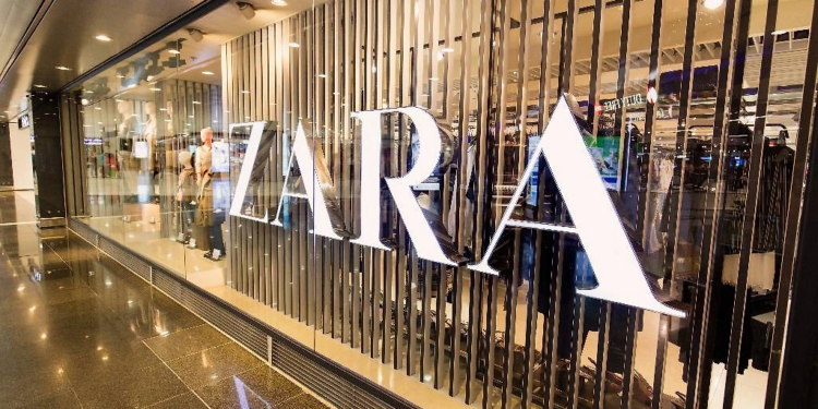 Zara угодила в скандал с детским костюмом узника Освенцима на Хэллоуин