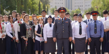 В столичном парке Рудаки состоялось торжественное вручению паспортов учащимся