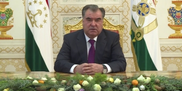 Эмомали Рахмон поздравил таджикистанцев с праздником Мехргон