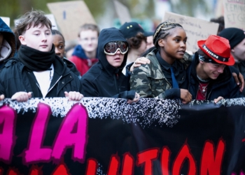 Французские учащиеся призвали к новым протестам 31 октября и 5 ноября