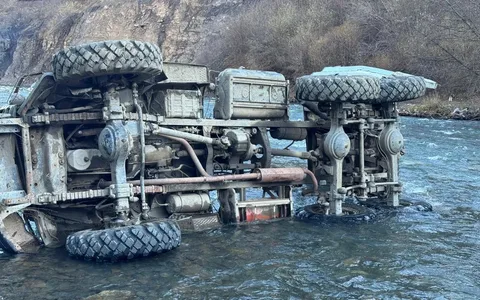 В Раште водитель грузовика погиб в результате падения автомобиля с обрыва