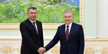 Мирзиёев призвал ускорить внедрение поездок по ID-картам между Узбекистаном и Таджикистаном