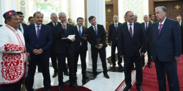 Эмомали Рахмон открыл новые здания управления образования и Дворца культуры в районе Рудаки