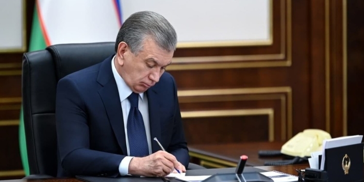 Мирзиёев утвердил новый узбекский алфавит без буквосочетаний